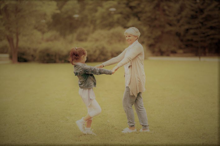 Fading or yellowing of colors eye cataract symptoms